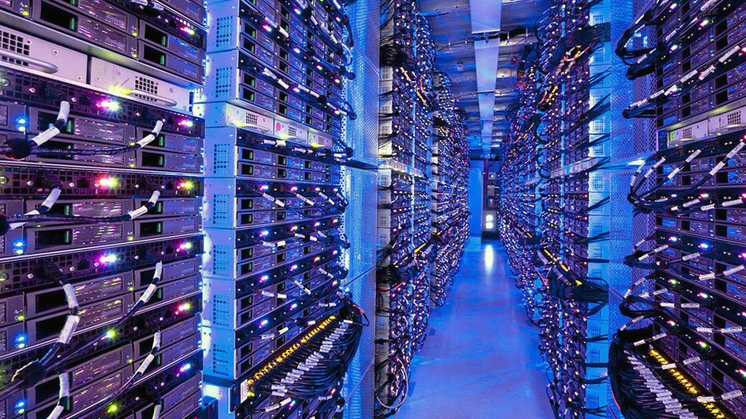 Data centre with server isles. Source: https://www.wired.it/economia/business/2017/09/19/microsoft-centrale-elettrica/